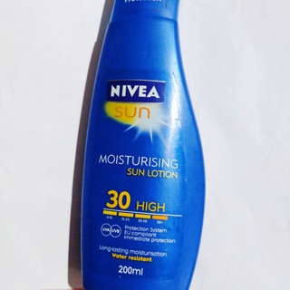 ครีมกันแดด ครีมอาบแดด Nivea Moisture Lock spf 30 นีเวีย มอยซ์เจอร์ บำรุงผิว ผิวแทน Sunscreen GERMANY