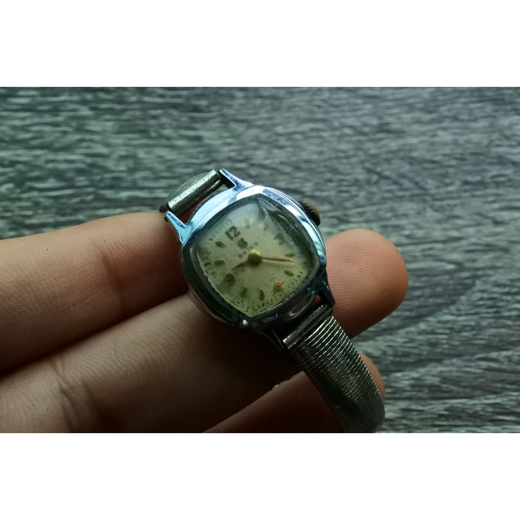 นาฬิกา Vintage มือสองญี่ปุ่น seiko S Mark ปี 1950 ระบบ Quartz ผู้หญิง ทรงสี่เหลี่ยม กรอบเงิน หน้าทอง หน้าปัด 20mm