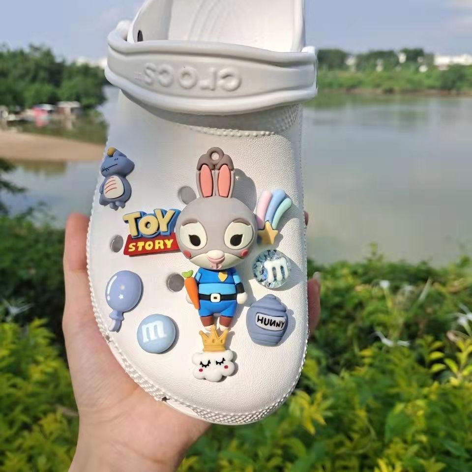 Zootopia Judy Nick Jibbitzs อุปกรณ์เสริม Jibbitz สําหรับตกแต่งรองเท้า