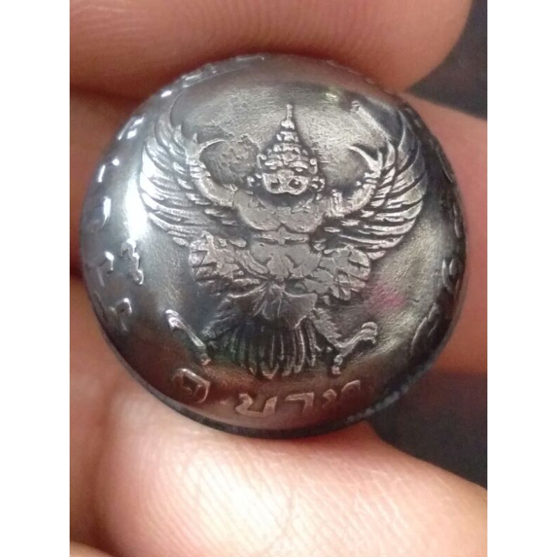 เหรียญครุฑพ.ศ.2517และ2520 ประกบกันสองเหรียญ