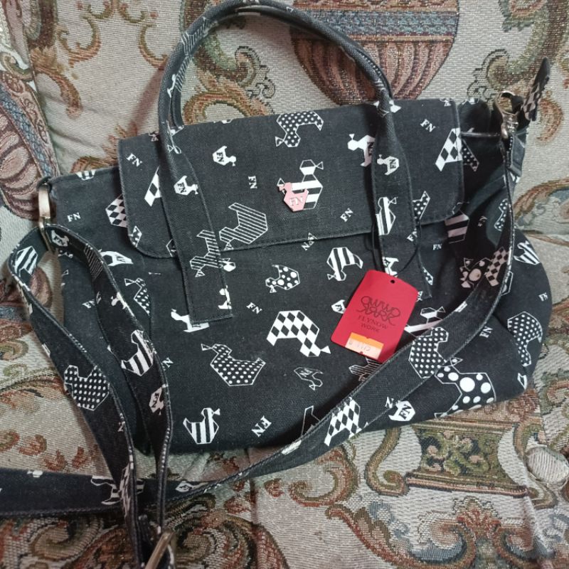 กระเป๋าสะพาย ยี่ห้อ FN