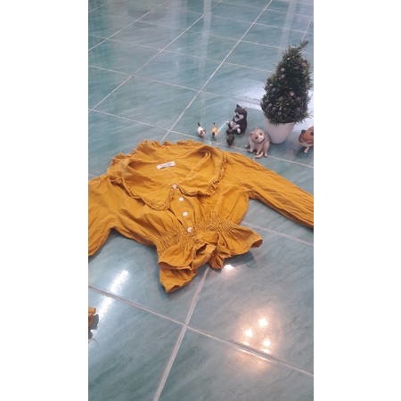 ส่งต่อเสื้อคอปมือสอง แบบและสีตามภาพ ไซส์ s พร้อมส่ง ราคา 60