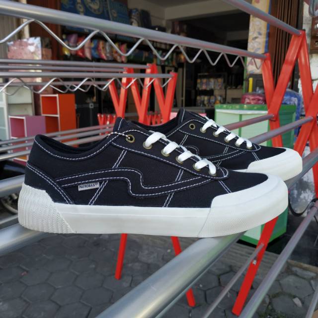 PATROBAS EQUIP LOW BLACK WHITE