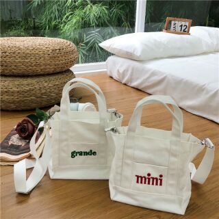 frappe bag 250บาท ส่งฟรี 
ตรงตัว grande กับ mini เป็นลายปัก