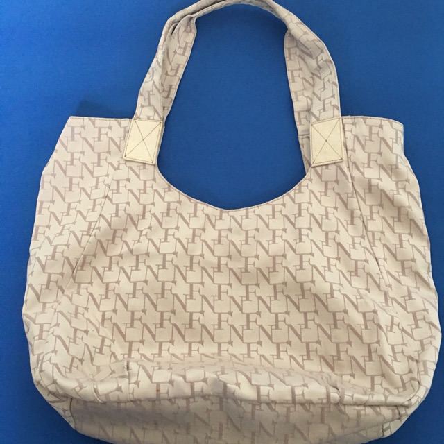 กระเป๋ามือสอง Flynow