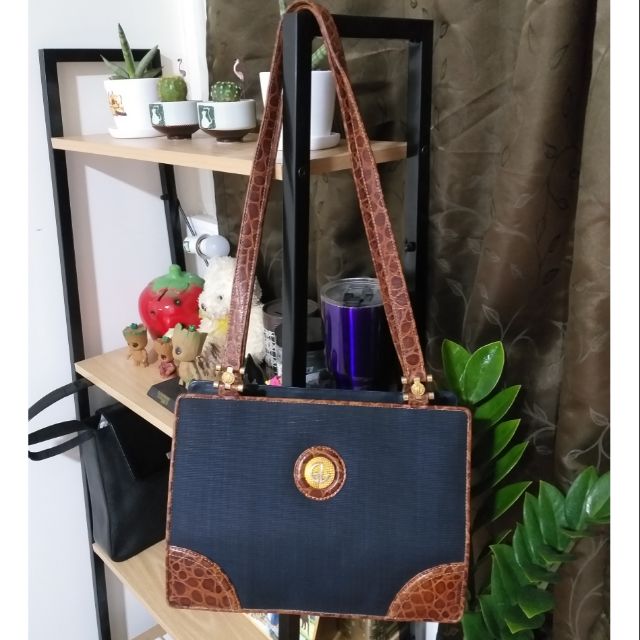 กระเป๋าสะพายGuy Laroche พร้อมส่ง