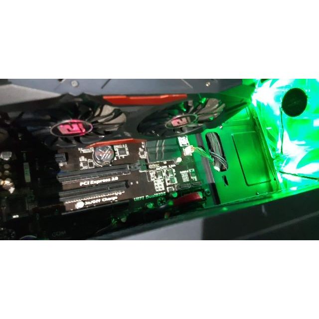 rx480 4gb มือสองสภาพดีใช้งานปกติ ตำหนิพัดลมหมุนบ้างไม่หมุนบ้าง