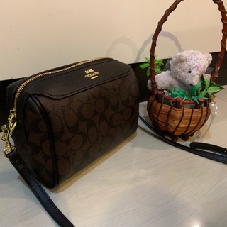 Coach crossbody mini 8 นิ้ว