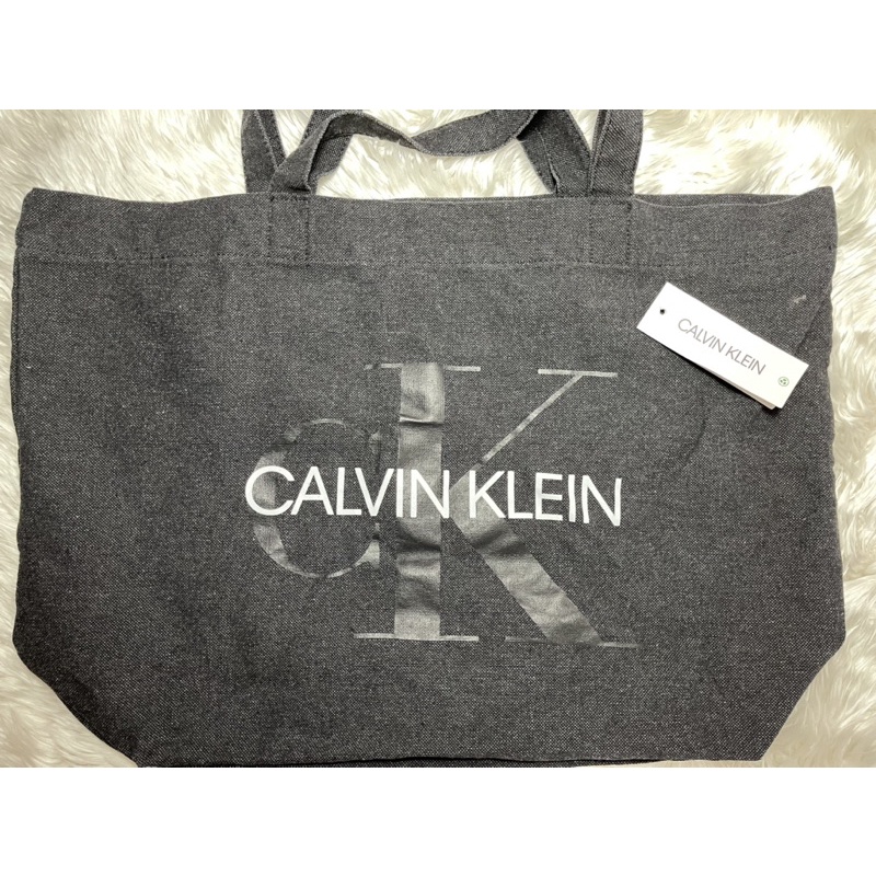 กระเป๋าผ้า Calvin Klein ของแท้ มือสอง ส่งฟรีลงทะเบียน