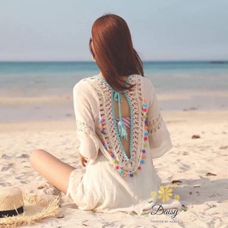 เสื้อคอวีผ้าฝ้ายนิ่มๆ แบบเว้าหลัง แต่งลูกไม้ถักและปอมๆ ทรงใหญ่ใส่คลุมสบายๆค่ะ ใส่แมทช์ได้ทั้งขาสั้น ขายาว สวยค่ะ