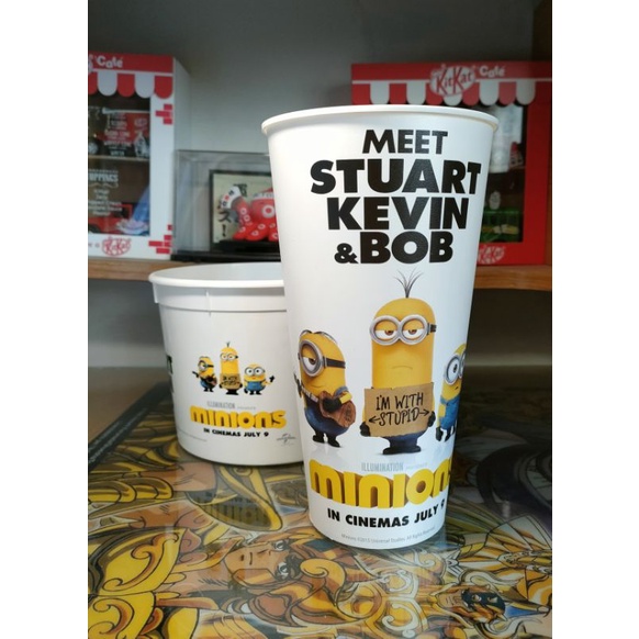 แก้วน้ำและถังป๊อปคอร์นของ SF Cinema จากภาพยนตร์เรื่อง Minion