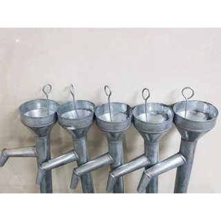 กรวยชักน้ำมันสังกะสี โบราณ (Oil funnel) ยาว 45 ซม. ใช้งานง่าย ประหยัดเวลา แข็งแรง ทนทาน