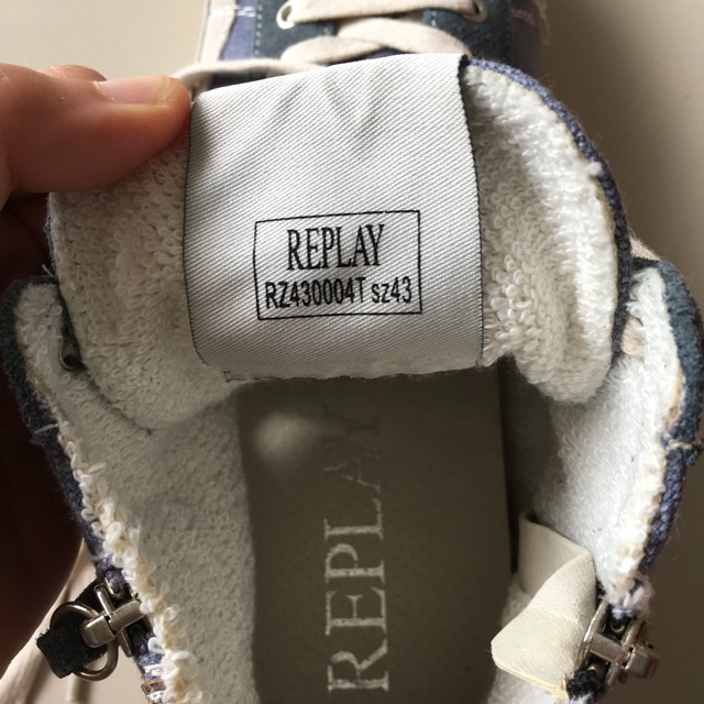 รองเท้าหุ้มข้อ ผู้ชาย REPLAY  ไซส์ 43 ยังไม่ได้ใช้งานเลย มีเชือกให้เปลี่ยน 2 เส้น สีฟ้า และ สีขาว