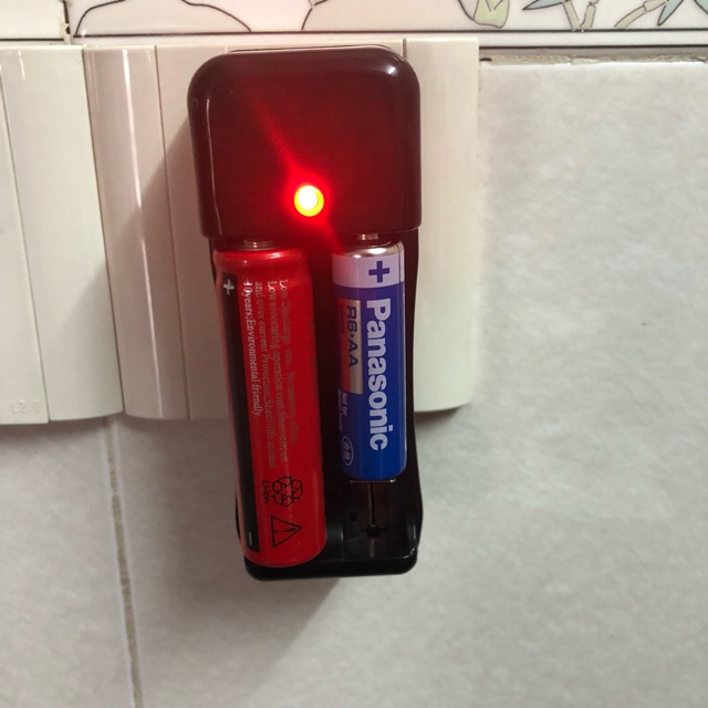 เครื่องชาร์จถ่าน  รางชาร์จ ใช้สำหรับถ่าน18650,CR123A,16340,14500,20700,21700,18500,26650 ตัดไฟอัตโนมัติ