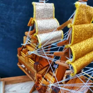 เรือสำเภาทองไม้สักแท้ลงสีเงาใบเงินทอง มีหลายขนาด รายละเอียด​ด้านล่างคะ