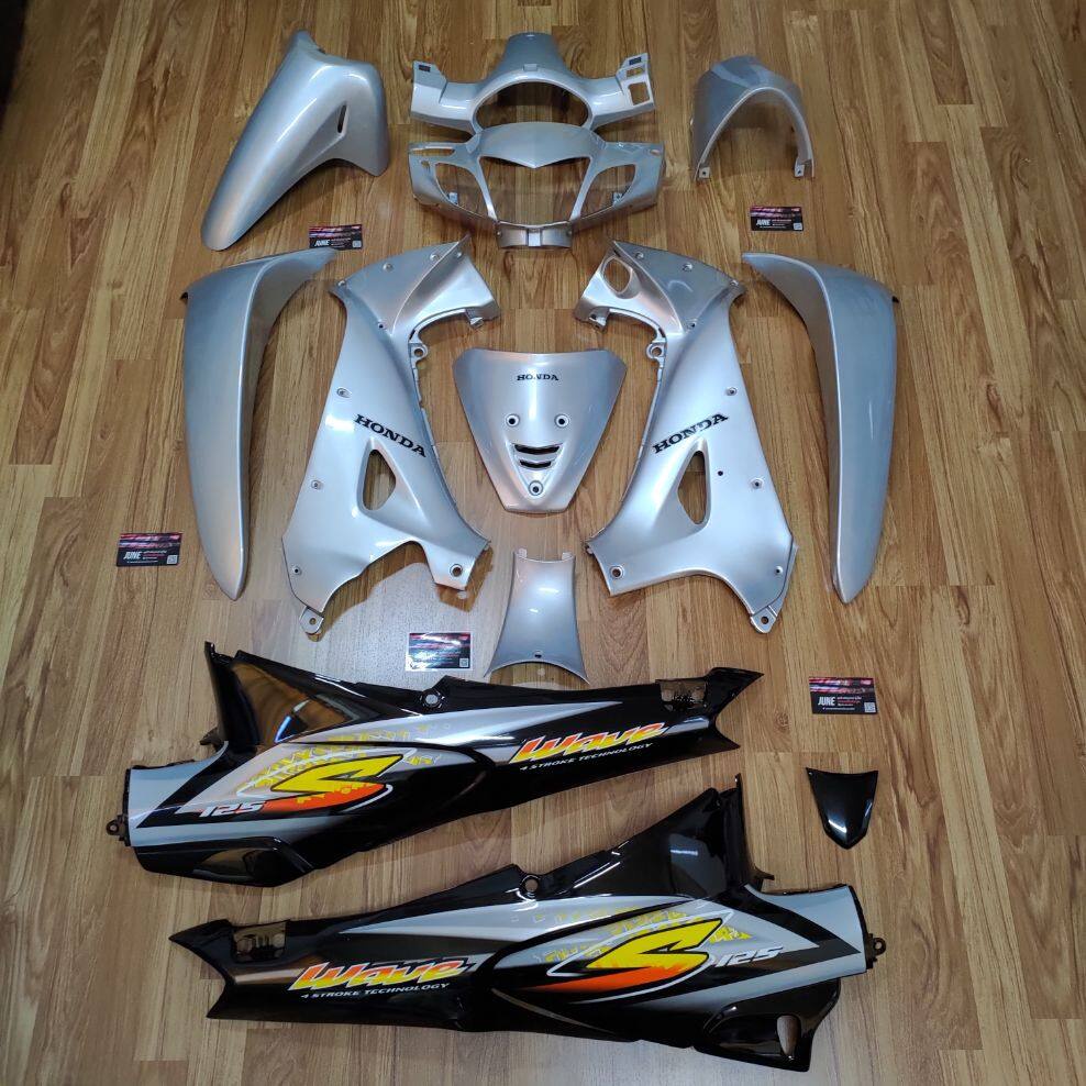 ชุดสี Wave 125 S หน้าแหลม รูใหญ่ 13 ชิ้น สีเทาล้วน(ท้ายตัดดำด้าน) ติดลายปี2002เทา