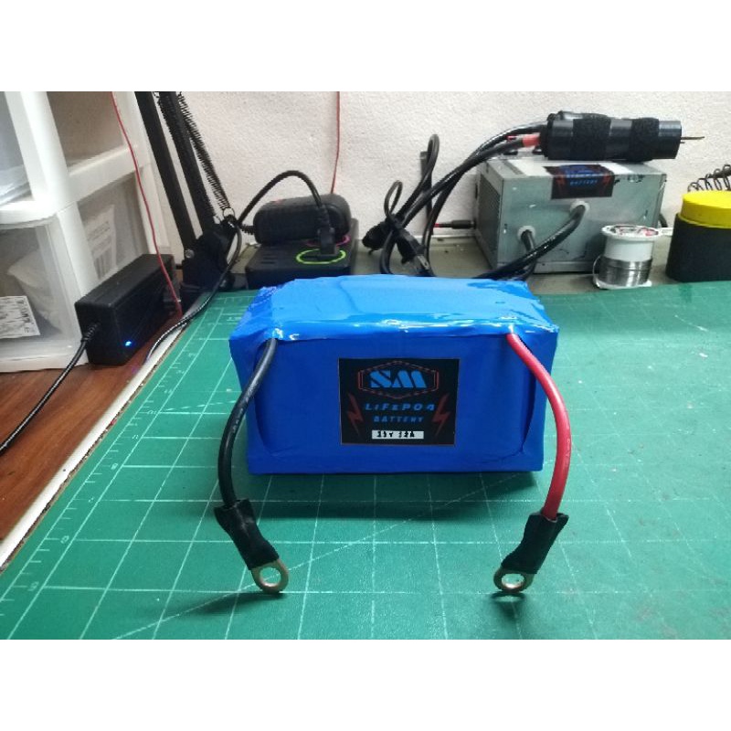 แบตเตอรี่​ลิเธียม​ฟอสเฟต​ LiFePo4​ 12v12a​ สำหรับ​มอเตอร์​ไซค์​โดย​เฉพาะ​