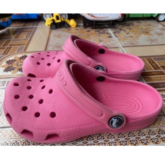 Crocs รองเท้าแบรนด์แท้ มือสอง สีชมพู ราคาน่ารักๆ ไซส์C12/13==19cm เบอร์ 31