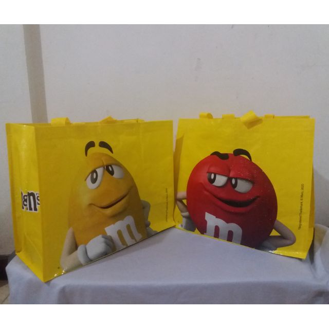 กระเป๋า M&M ........