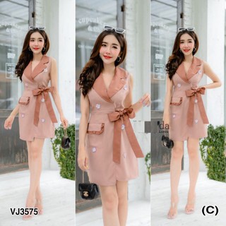 เดรสแขนกุด ทรงคอปกหยักแต่งระบาย ทรงอกป้าย ช่วงเอวติดโบว์  น่ารักๆ