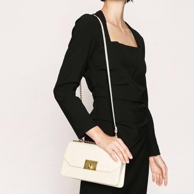 Charles & Keith แท้ 100% Croc-Effect Chain Strap Crossbody Bag