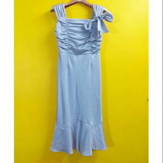 ⚪Dress Kumikyoku sis สีเงิน มีซับซิบหลังเก็บทรงสวย ⚫อก32-33 เอว27-28 สะโพก 38 ยาว 41 Size M ใส่สวย
🔴 ราคา 300  บาท