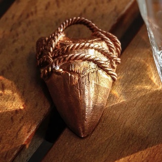 [Handmade] Shark Tooth Pendant พวงกุญแจ ฟันฉลาม 43mm [ทองแดง]