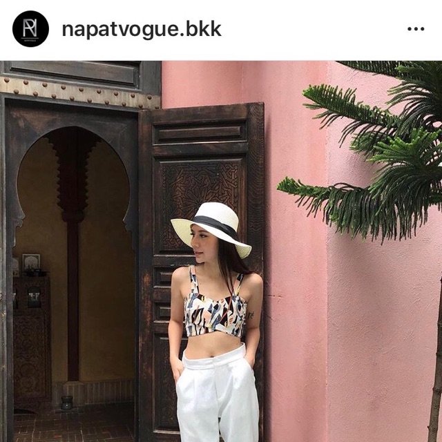 New‼️ Napatvogue.bkk Tropical Crop เสื้อครอปตัวสั้น