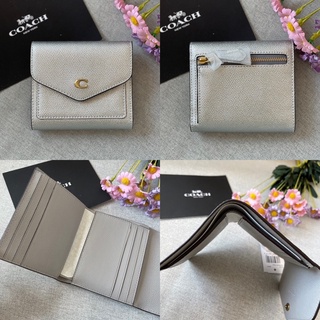 🎀 กระเป๋าสตางค์ สีเงิน 3 พับ Coach Wyn Soft Leather Wallet C7181 Soft Gold Metallic Slim Small Trifold