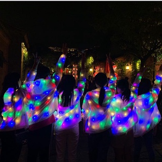 เสื้อผ้าเรืองแสง Amazon LED เสื้อแจ็คเก็ตสีแดงออนไลน์ที่มีสีสันเสื้อกันลมมีฮู้ดคู่พยางค์ไฟฟ้า Tik Tok Di Bar