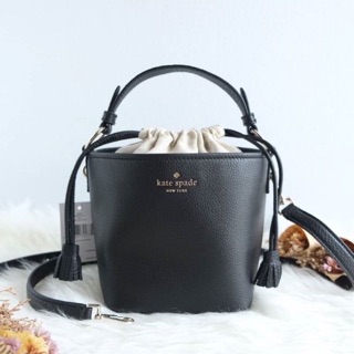 Kate spade bucket hayes crossbody ขนาด top 8" bottom 6" W x 6"H x 5"D