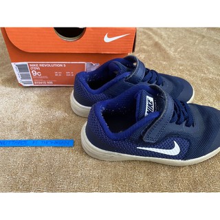 รองเท้าผ้าใบเด็กไนกี้ nike revolution 3 ของแท้สภาพดี