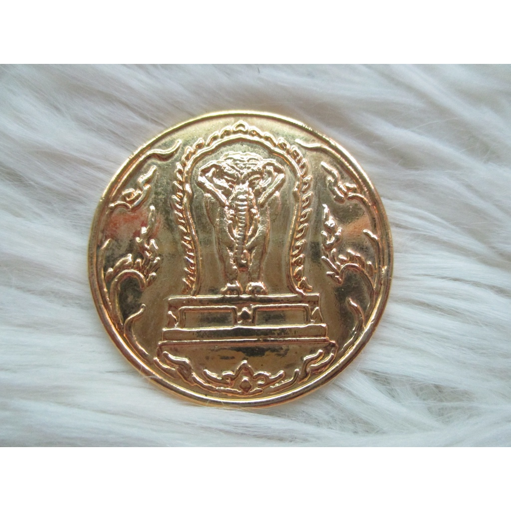 เหรียญที่ระลึกเฉลิมพระเกียรติ ฉลองสิริราชสมบัติครบ 50 ปี  จัดสร้างโดยสวนสยาม ทะเลกรุงเทพ เนื้อกะไหล่