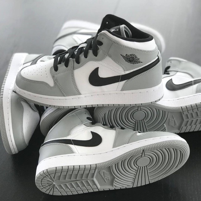 🖤 Nike Air Jordan 1 MID “LIGHT SMOKE GREY" มือ1 พร้อมกล่อง แท้100% 🖤 554724-092