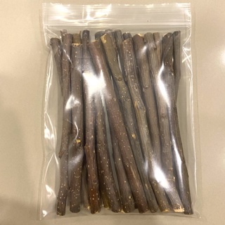 ไม้แอปเปิ้ล Apple sticks 100 กรัม สำหรับสัตว์ฟันแทะ หนูแฮมเตอร์ , ชินชิล่า, กระต่าย กระรอก ชูการ์ไกเดอร์