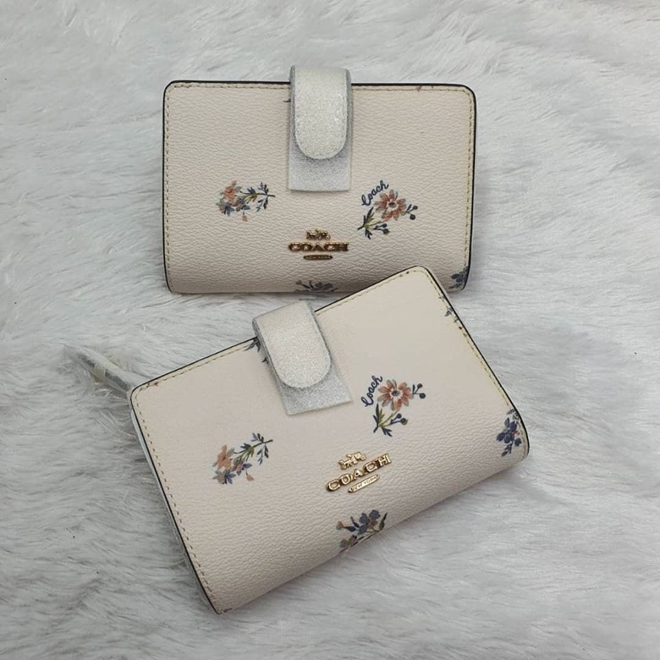 COACH MEDIUM CORNER ZIP WALLET WITH DANDELION FLORAL PRINT | Shopee Thailand