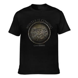 เสื้อยืดสีขาวเสื้อยืดแขนสั้น พิมพ์ลายโลโก้ Game Of Thrones Winter Is Coming Stark สําหรับผู้ชายS-4XL