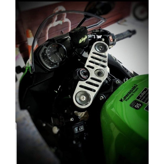 ปิดแผงคอแต่ง รุ่น ZX6R วัสดุเราใช้เกรดที่แข็งสุดของบรรดาอัลลอย ใช้เกรด 7075 ในการผลิต วัสดุไม่ใช่เหล