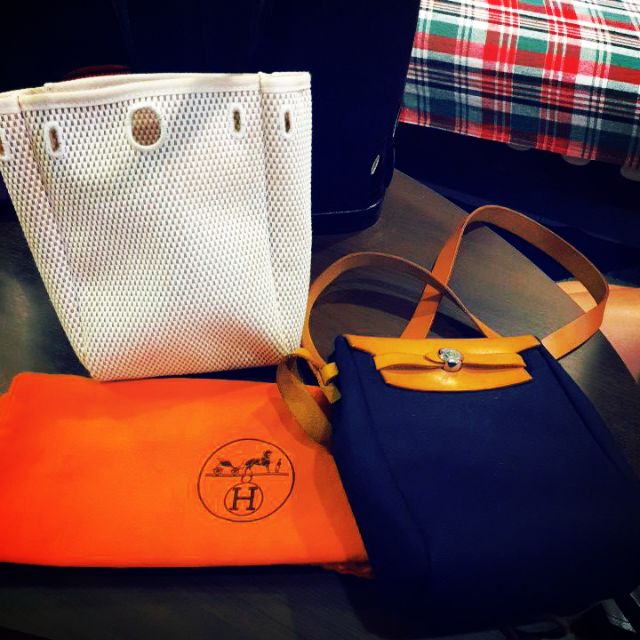 กระเป๋าสะพาย Hermes  ของแท้มือสอง ซื้อ 1 เหมือนได้ 2