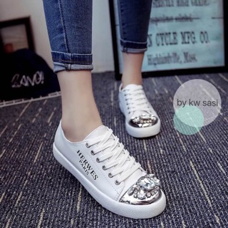 รองเท้าผ้าใบ พร้อมส่ง