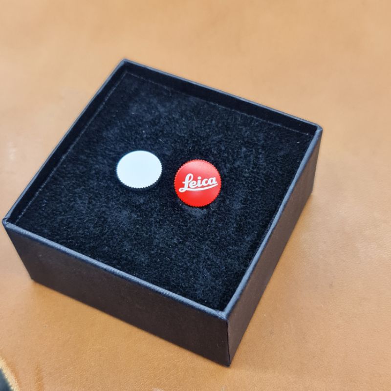 Leica camera soft release