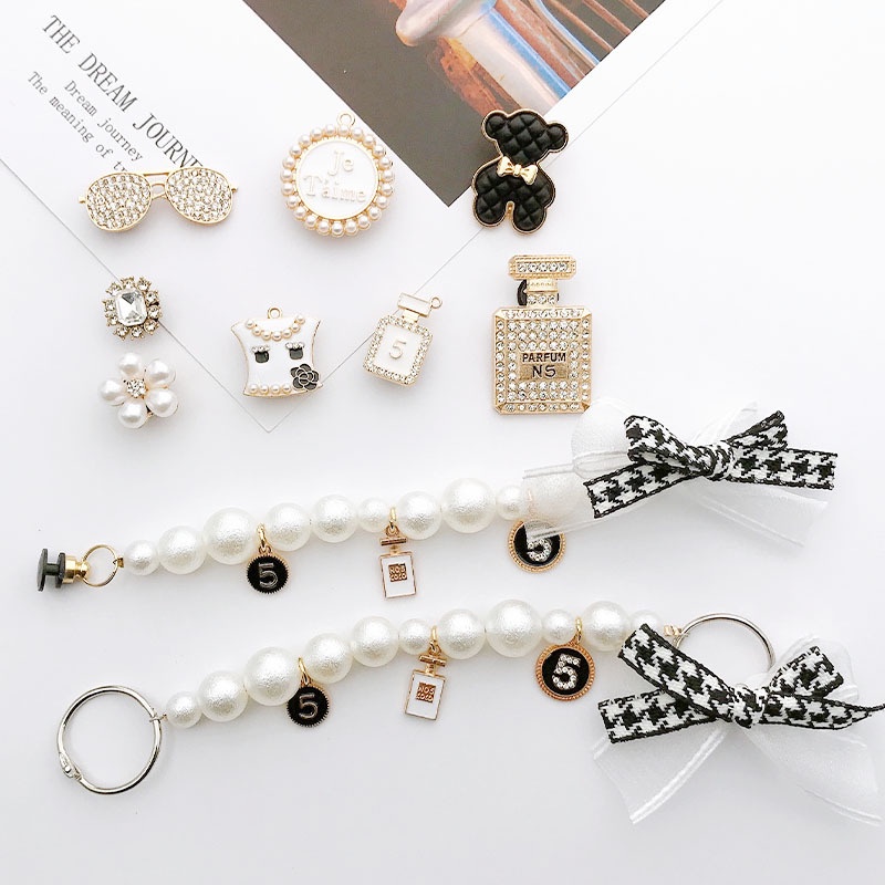 Charms รองเท้าแตะรองเท้าหัวเข็มขัด DIY Pins INS อุปกรณ์เสริมรองเท้าตกแต่งหมีน่ารัก DIY รองเท้าหัวเข็มขัด Pins รองเท้าหัวเข็มขัดเป็นของขวัญสําหรับเด็ก/ผู้หญิง/ชาย/แฟน/ปาร์ตี้