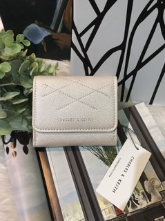 กระเป๋าเงินใบสั้น CHARLES STITCHED SQUARE WALLET!