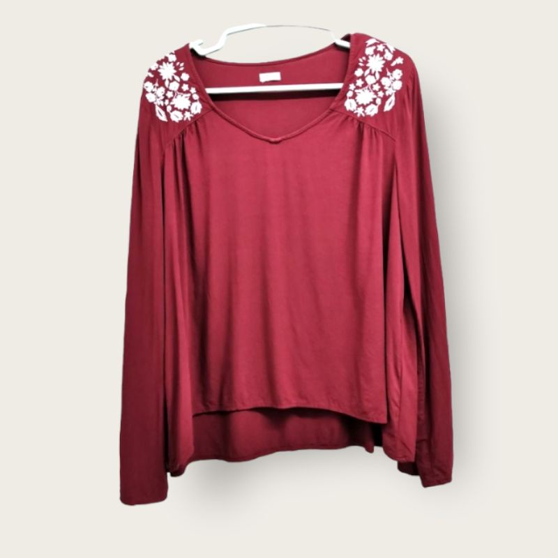 เสื้อแขนยาว Hollister มือสอง สีแดงอิฐ แขนกระดิ่ง
