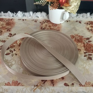 สายไนล่อน สำหรับทำสายกระเป๋า สีเบจ ขนาด 2.5 cm @1หลา :90cm