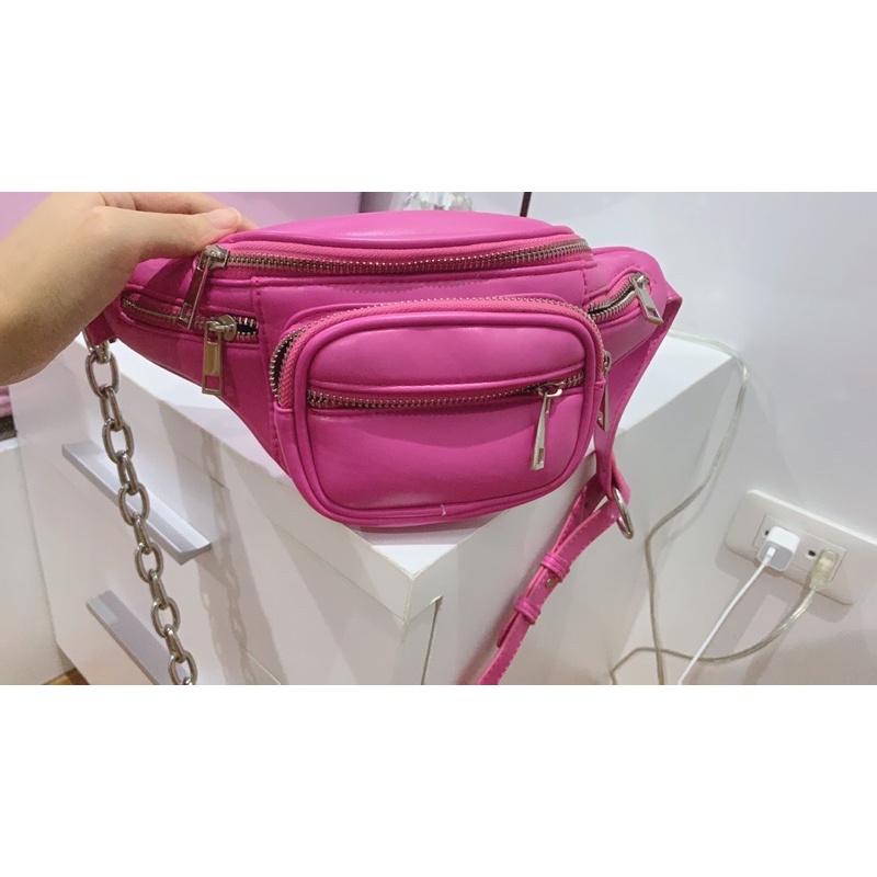 กระเป๋าสะพายคาดอกสายโซ่สีชมพูคูลๆเท่ๆสไตล์ Alexander Wang