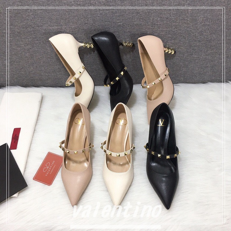 Valentino รองเท้าส้นสูงผู้หญิง Stiletto Pointed ของแท้หนัง Rivet Heel แฟชั่นรองเท้าผู้หญิง