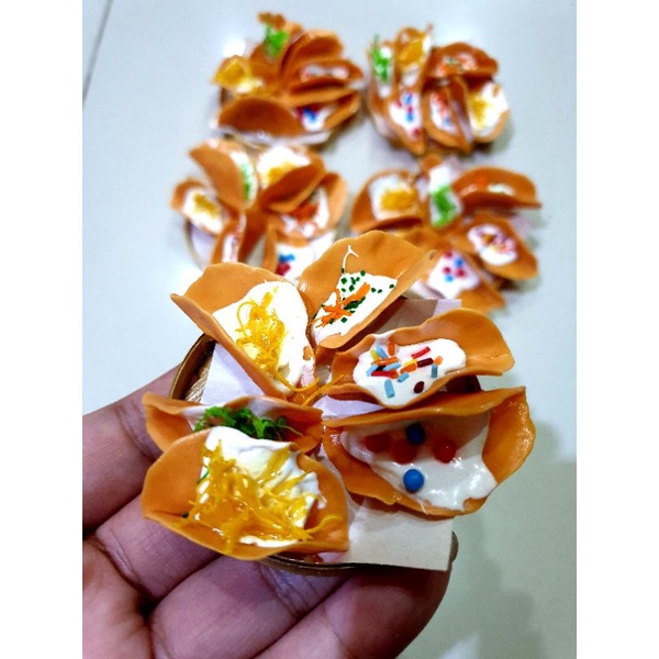 ขนมเบื้องงานปั้นจิ๋ว ใช้เล่นกับตุ๊กตาหรือใช้ถวายไอ้ไข่ก็ได้