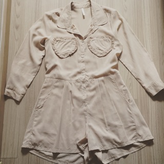 จั๊มสูทขาสั้น ซื้อมา400กว่าค่ะ
