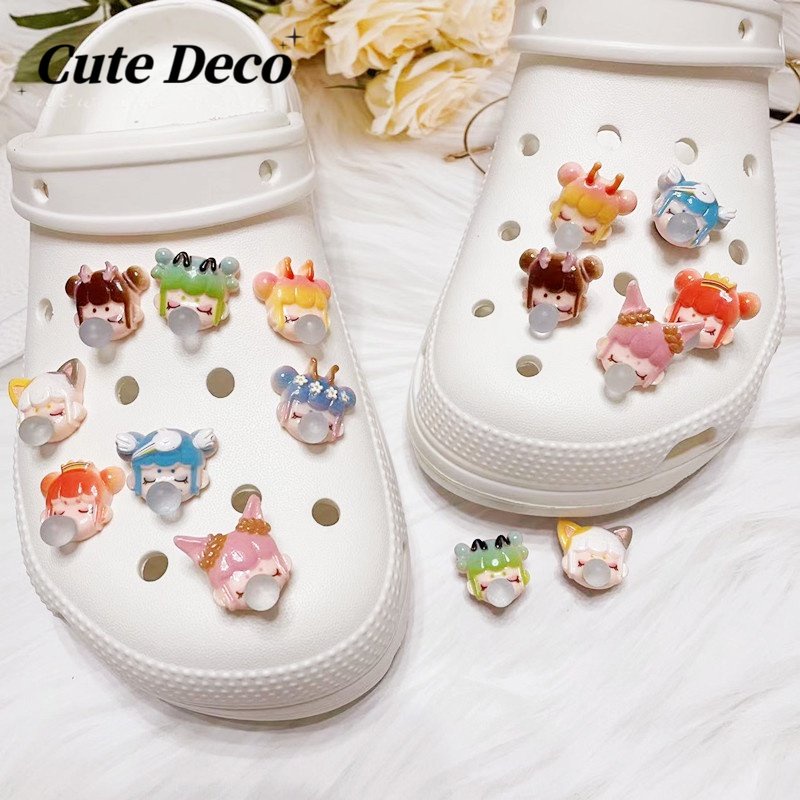 น่ารัก Deco สาวน้อยน่ารักเป่าฟอง (8 ชนิด) ผมสีฟ้า / ปุ่มเสน่ห์ผมสีชมพู / น่ารัก Jibbitz รองเท้า Croc DIY / Charm วัสดุเรซินสําหรับ DIY